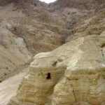 800px-Qumran Caves in the cliffs near Qumran