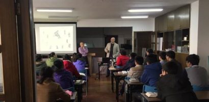 El Dr. Eli Habla A Los Líderes Del Movimiento De Iglesias En Casa En Shangai, China