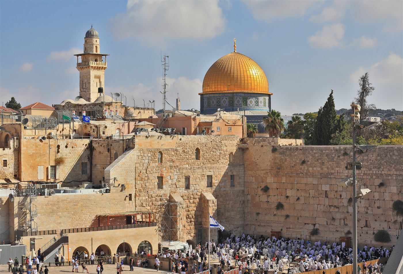 Vista do Muro das Lamentações e da Cúpula da Rocha em Jerusalém